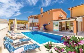 Awesome Home In Vodnjan With Jacuzzi